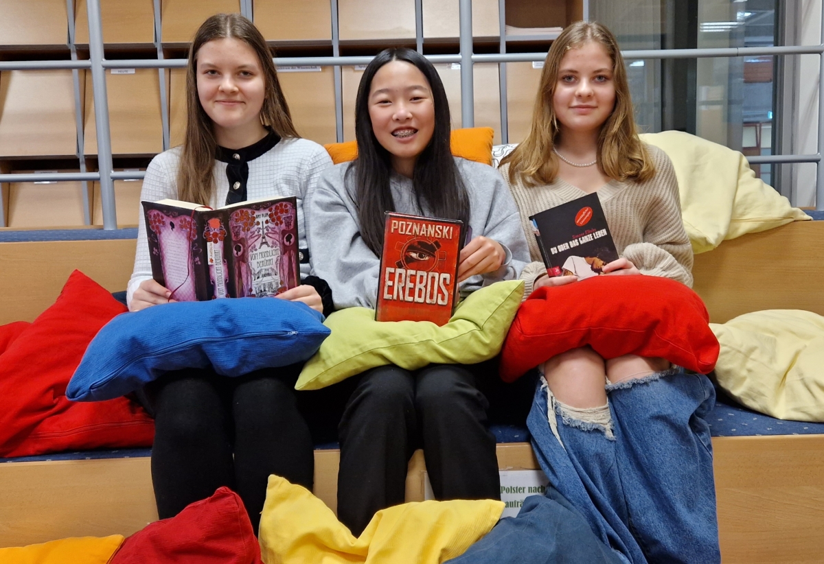 Schulbibliothek, Team BRG 4c: Vanja, Yuki und Daniella | BRG Wörgl