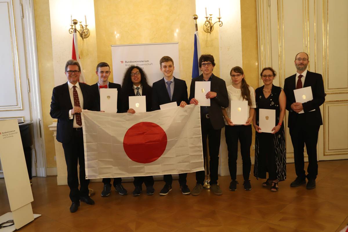 Gruppenfoto Tag der Wissenschaftsolympiaden | 53. Internationale Physikolympiade in Tokio | P. Lun | BRG Wörgl