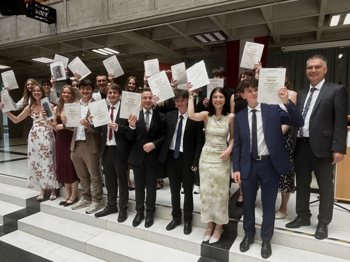 Weiße Fahne | Matura 2025 | BRG Wörgl